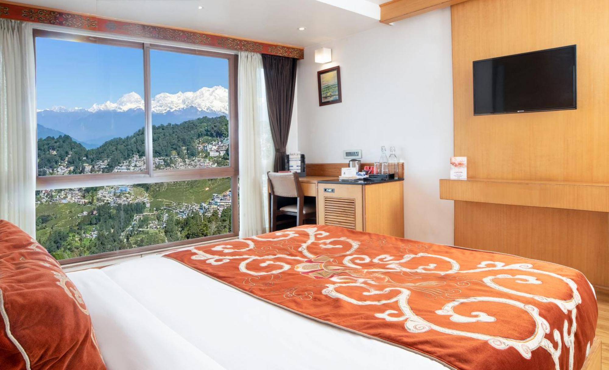 Summit Swiss Heritage Resort & Spa Дарджилинг Экстерьер фото